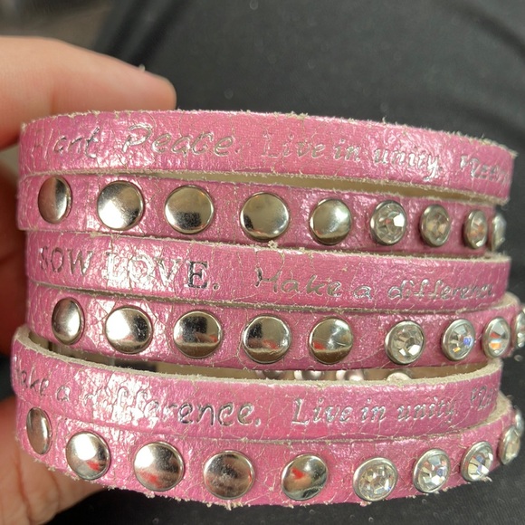 NWT Inspirational sparkle bracelet Humanity For All Wynk Sow Peace LOVE Unity - Picture 2 of 13